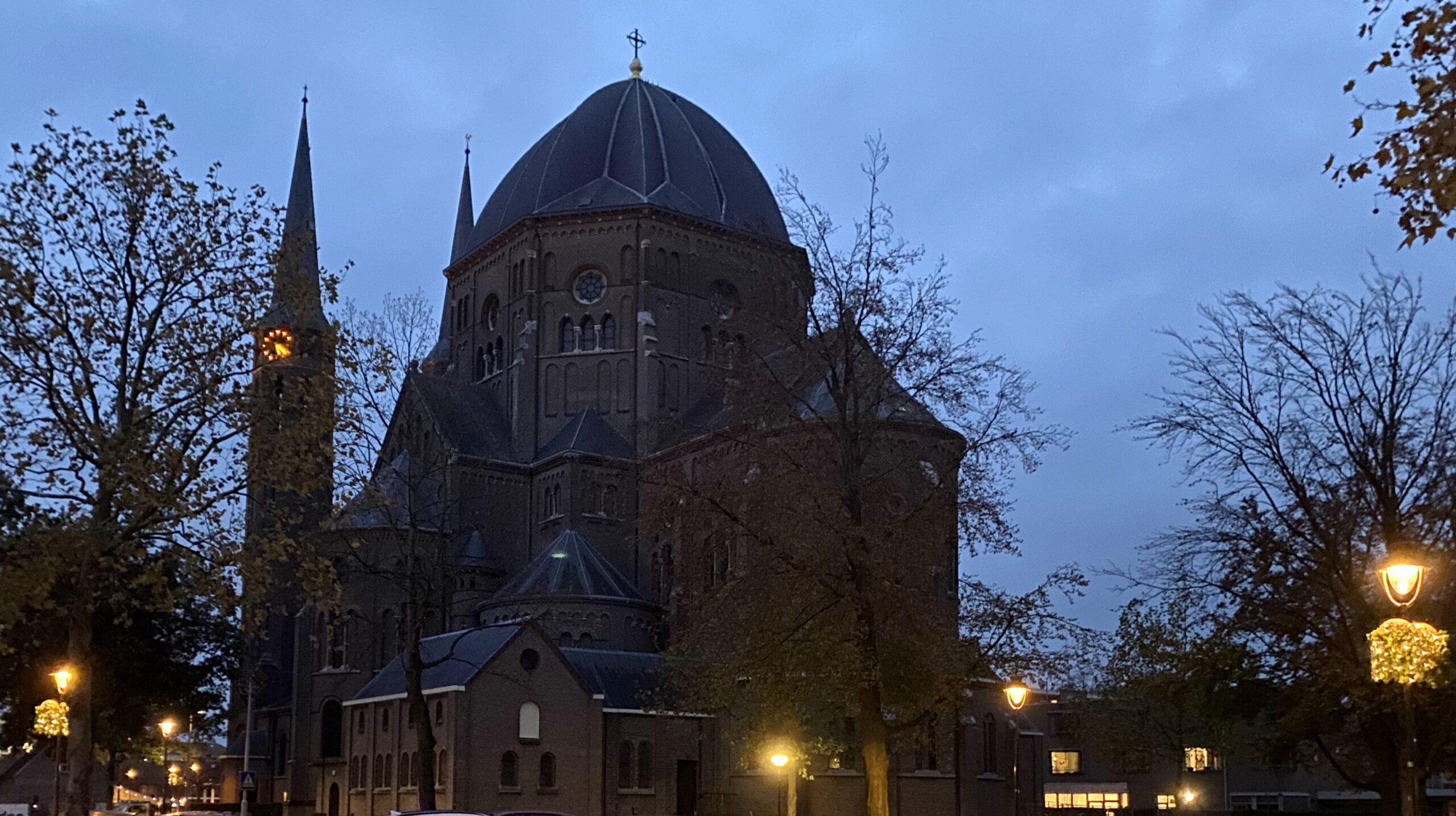 Nog steeds geen zicht op de verlichting van de Petruskerk